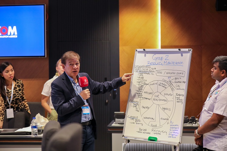 Butch Meily, from the Philippine Disaster Resilience Foundation, presents the group work back to the plenary