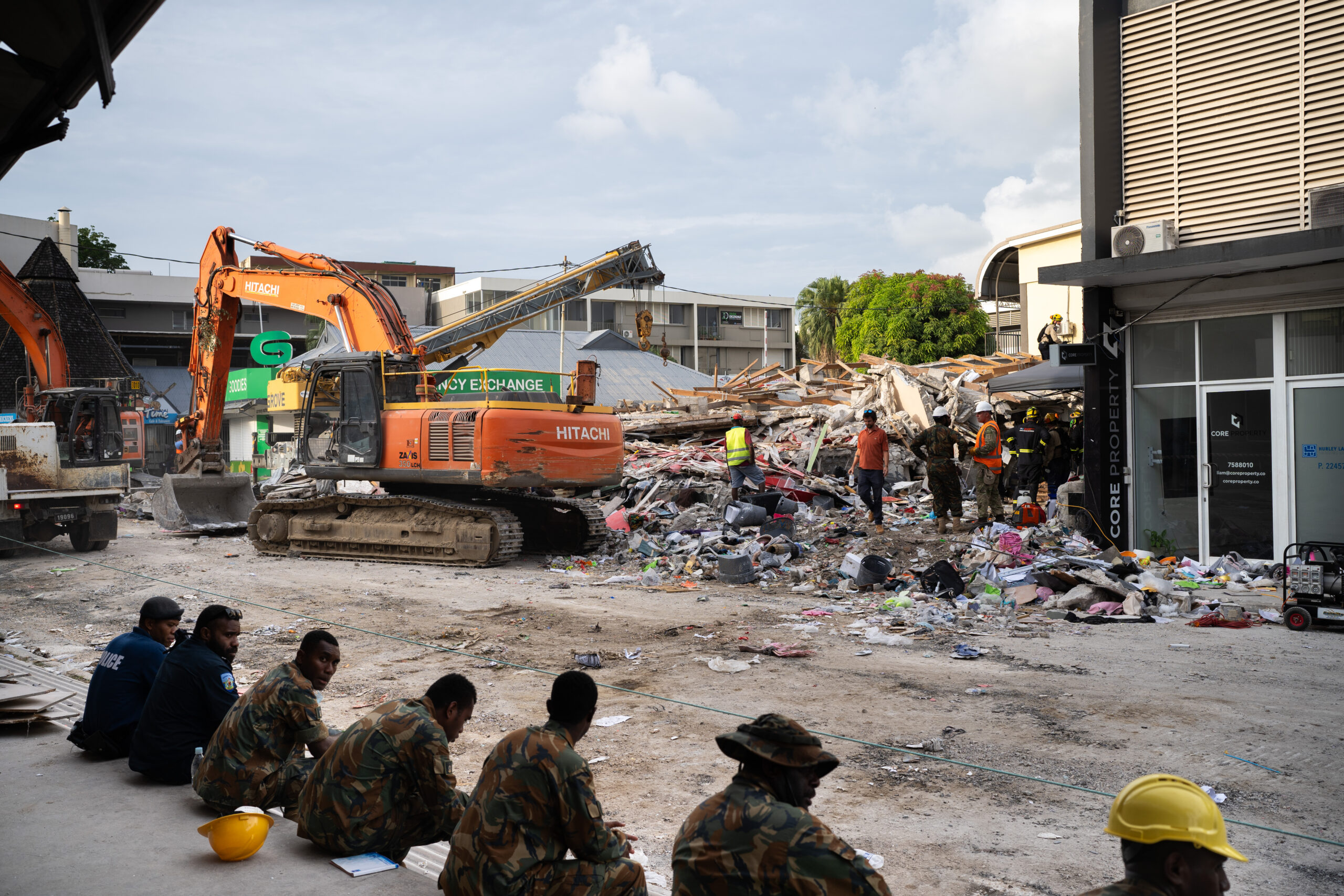 On December 19, 2024, search and rescue efforts were still ongoing in Port Vila two days after the earthquake hit Vanuatu. Photo: Groovy Banana