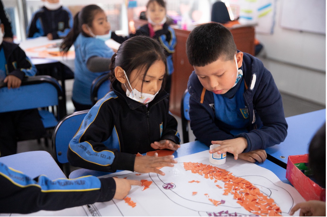 Children are at the forefront of disaster preparedness in Peru through a programme called "Estemos Preparados" run for its fourth consecutive year by Hombro a Hombro, the local CBi Member Network, in collaboration with the national disaster management office, the Ministry of Education, and the local NGO Viva Valores. Photo: Hombro a Hombro