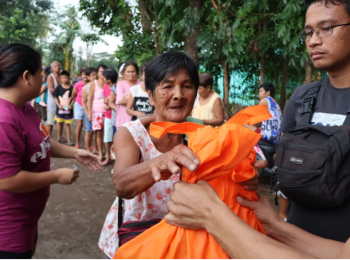 The Philippine Disaster Resilience Foundation (PDRF) distributes food items from Shell Pilipinas Corporation to families affected by Typhoon Kirstine in Bicol in 2024. Photo: PDRF
