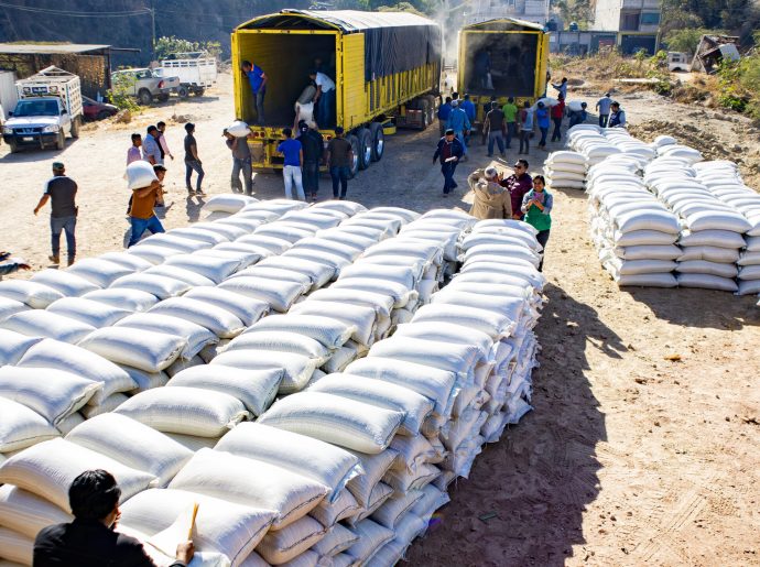 Distributing traditional foods to help communities recover from Hurricane John in Mexico